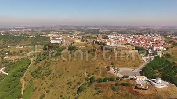 背景鸟瞰图上的城镇帕尔梅拉城堡视频的预览图