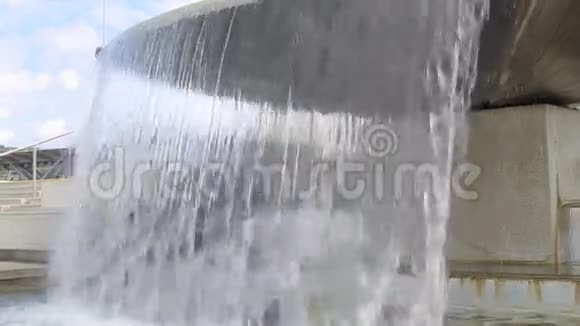 美丽的水处理喷泉池视频的预览图