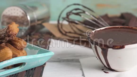 带有热巧克力的传统巧克力视频的预览图