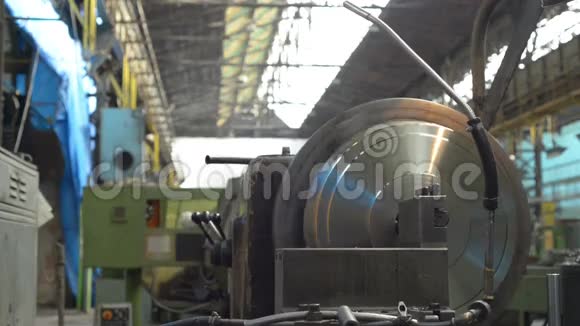 电影模板六乌托邦中奇怪的工业机器视频的预览图