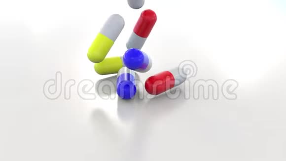 落的多色药物胶囊或药丸视频的预览图