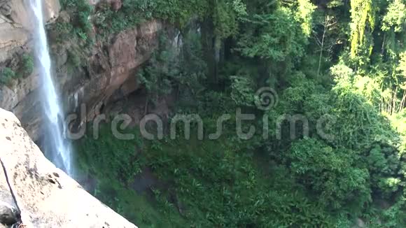 老挝波拉文高原的塔德洛瀑布视频的预览图
