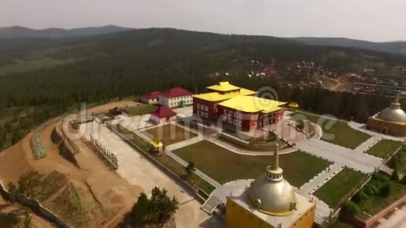 飞越乌兰乌德的佛寺视频的预览图