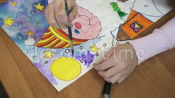 小学创造性课程的幼儿视频的预览图