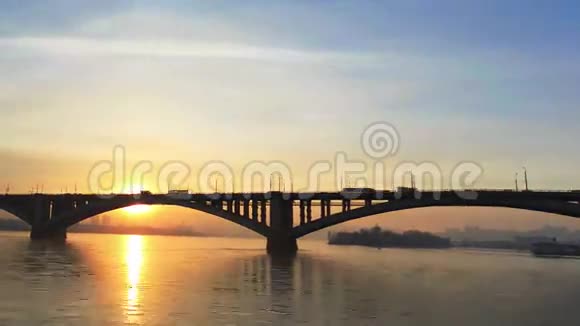 大桥过江日落视频的预览图