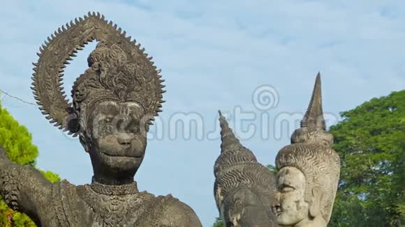 雕塑佛园中的猴神仙关老挝万象视频的预览图