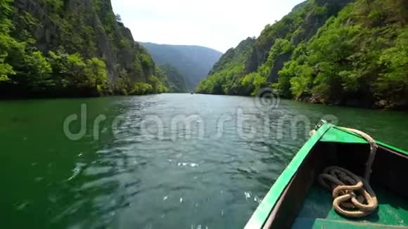 马其顿峡谷马卡船在山谷里骑行视频的预览图