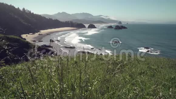 美国俄勒冈州坎农海滩4KUHD视频的预览图