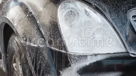 自助洗车过程慢动作视频高压洗车机喷水视频的预览图