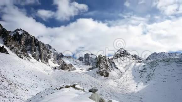 全景观冬山吉尔吉斯斯坦阿拉亚查视频的预览图