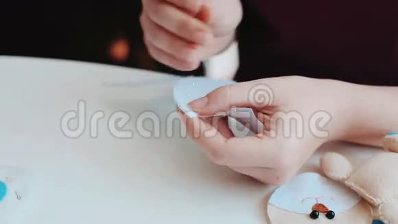 女人做盒子装饰品手工制作手工制作的盒子字母和数字的制作手工缝制项目视频的预览图