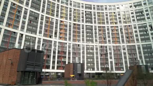 现代豪华公寓楼视频的预览图