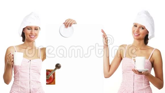 厨师女士展示带杯子的广告牌咖啡促销视频的预览图