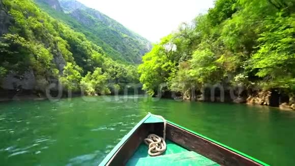 马其顿峡谷马卡船在山谷里骑行视频的预览图