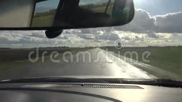 雨后的秋沥青路视频的预览图