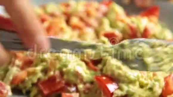 用蔬菜配方做鳄梨酱视频的预览图