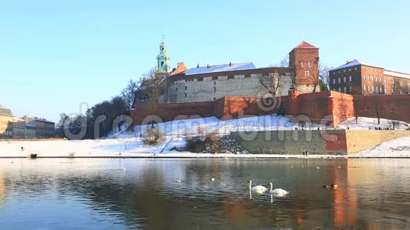 瓦维尔城堡在冬天日落克拉科夫视频的预览图