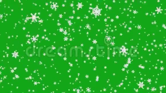 不同的雪花飘落绿色的屏幕视频的预览图