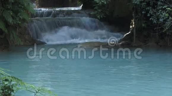 老挝琅勃拉邦匡寺瀑布视频的预览图