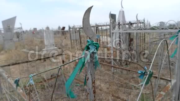 穆斯林墓地古老的历史墓碑视频的预览图