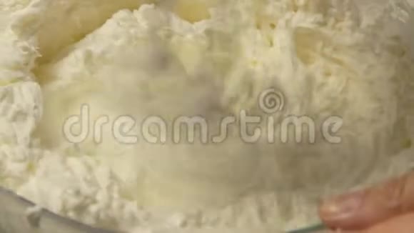 做奶油和做奶酪蛋糕视频的预览图