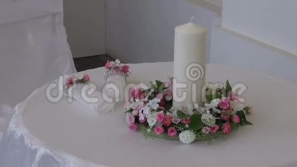 有两张椅子的婚礼桌装饰美观视频的预览图