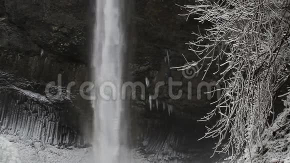 拉托雷尔瀑布冬季冰冻哥伦比亚河峡谷波特兰俄勒冈州1080p视频的预览图