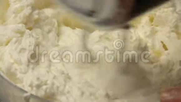 做奶油和做奶酪蛋糕视频的预览图