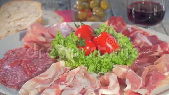 意大利腌制肉盘旋转视频的预览图