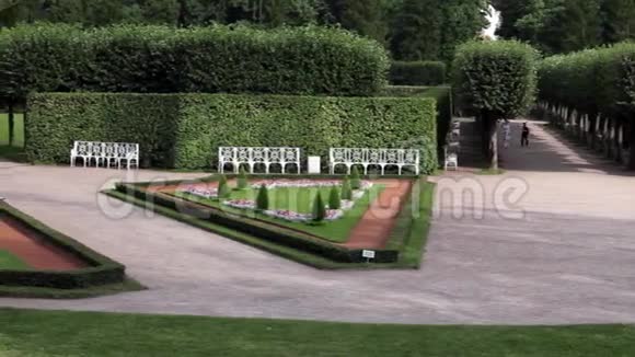 旧花园照相机的对称视频的预览图