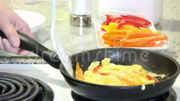 做蔬菜煎蛋视频的预览图
