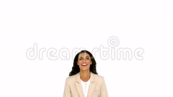 女商人在镜头前跳跃视频的预览图
