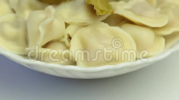 盘子上的饺子视频的预览图