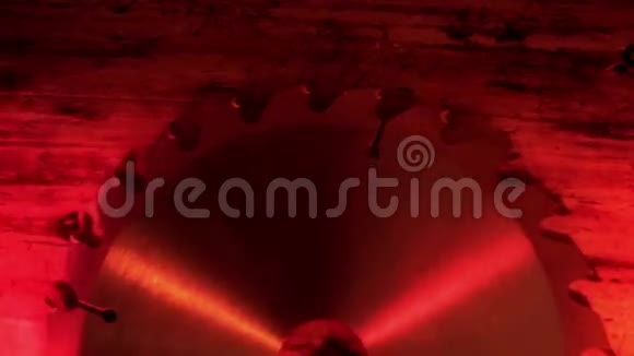 红光房下的锯子视频的预览图