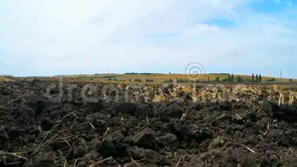农村农田土壤耕植视频的预览图