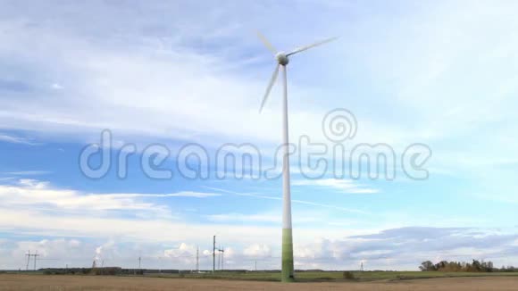风力涡轮机在现场NTSC版本视频的预览图
