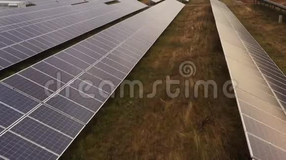 可再生电力无人驾驶飞行的太阳能发电厂位于现场视频的预览图