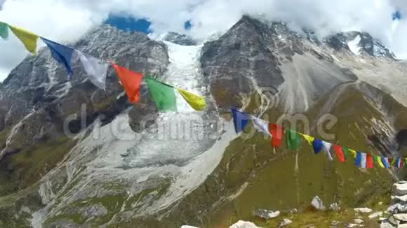 尼泊尔的喜马拉雅山和冰川湖视频的预览图