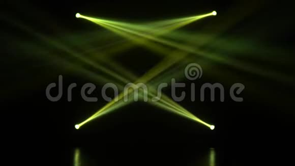 舞台灯光带音响琥珀和蓝色闪亮的灯打开和关闭视频的预览图