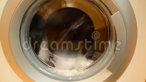 黑白洗衣洗衣服视频的预览图