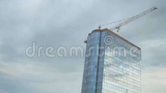 摩天大楼背景的移动云视频的预览图