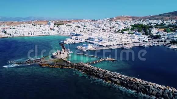 有海有山的希腊岛视频的预览图