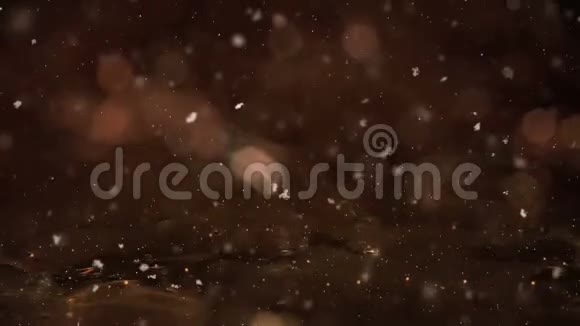冬季金色运动背景灯雪落在冰上离焦的波克环视频的预览图