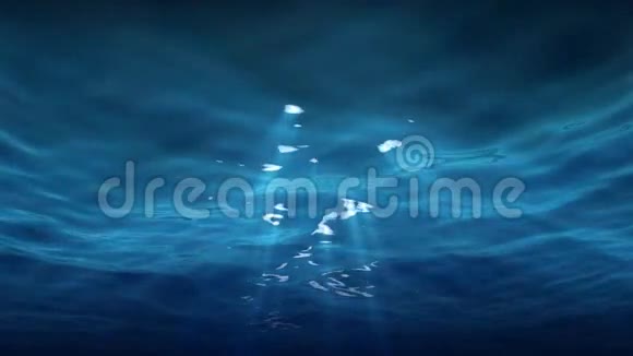 在水的反射下发光视频的预览图