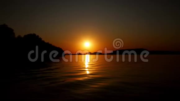 多瑙河上的日落视频的预览图