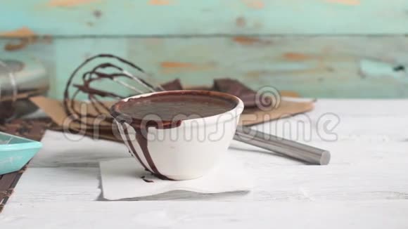 带有热巧克力的传统巧克力视频的预览图