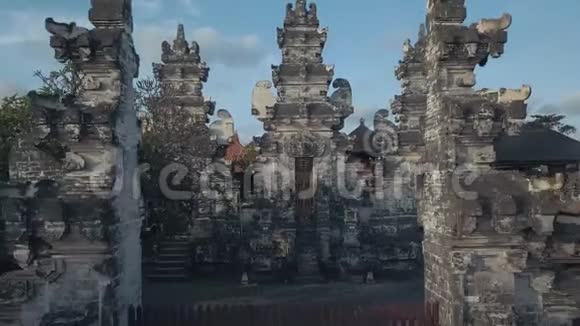 印尼巴厘岛神庙视频的预览图