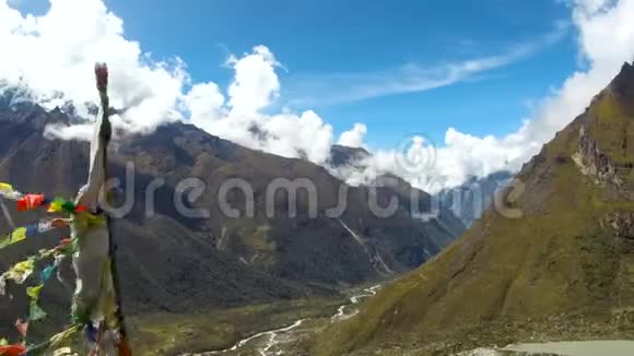 在喜马拉雅山徒步旅行山和山视频的预览图