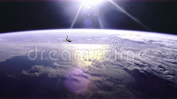 地球上空航天飞机的广角视野视频的预览图