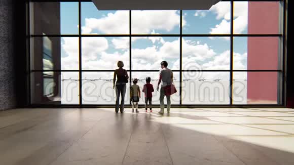 幸福的家庭在机场附近靠窗看飞机在日出时等待飞行时间视频的预览图